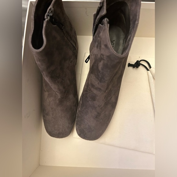 Vince Ostend Pewter Suede Booties 5.5 - Picture 4 of 4